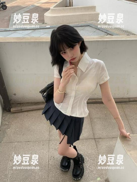 Xiuren秀人网 - 就是阿朱啊妖娆姿态大揭秘，分享她最新原图传递的时尚气息.txt