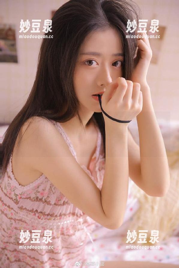 Xiuren秀人网-戴渃欣 Xiuren秀人网 - 欣赏学术与美的交融:戴渃欣教室写真图册,记录灵魂的碰撞.txt