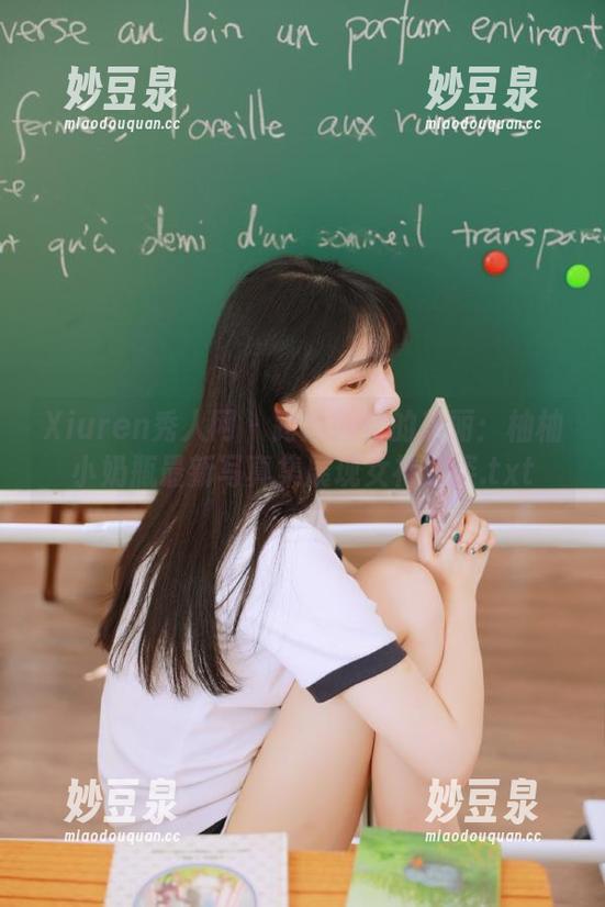 Xiuren秀人网 - 跨越时空的美丽：柚柚小奶瓶最新写真集展现女神之姿.txt