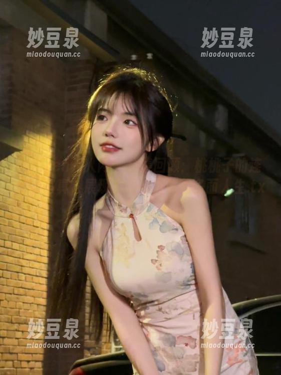 Xiuren秀人网 - 全集回顾：桃桃子的连体衣写真，展现华丽与自信的多面人生.txt