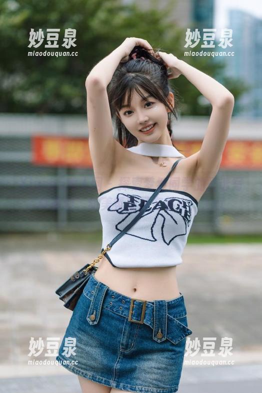 Xiuren秀人网-梦然同学 Xiuren秀人网 - 探索梦然同学的圣诞写真福利,甜美氛围尽在其中!.txt