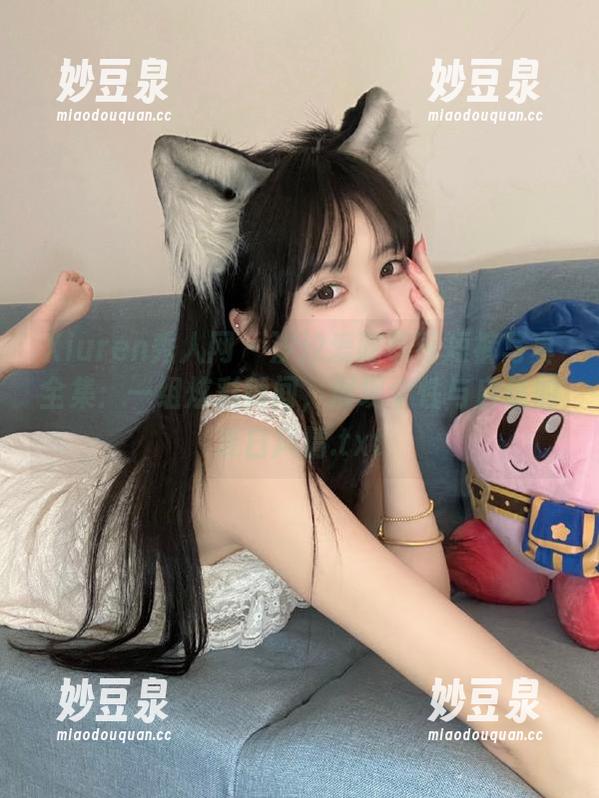 Xiuren秀人网 - 汐汐爱吃草莓短裤写真全集：一组炫彩瞬间，展现个性与自信的夏日风情.txt
