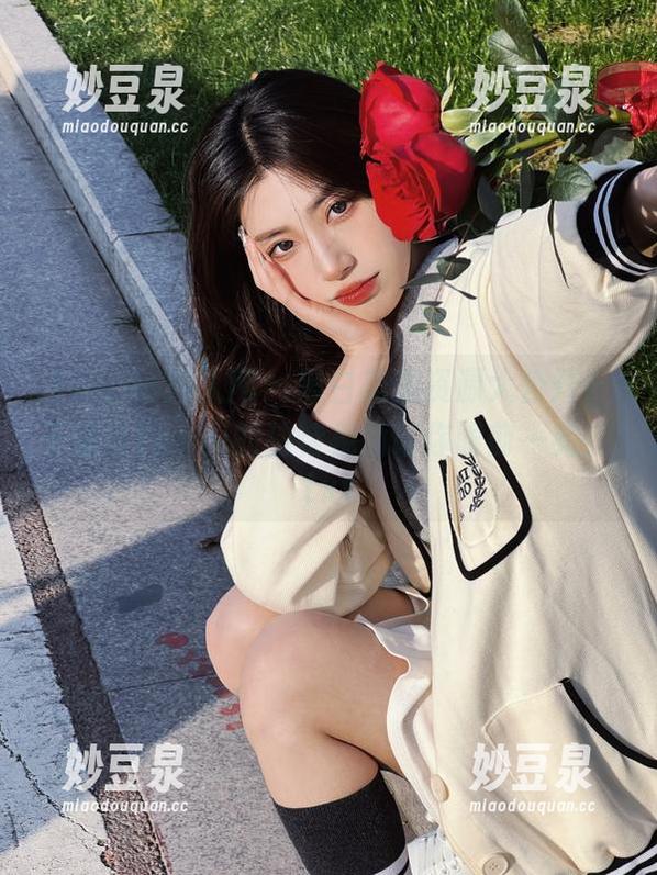 Xiuren秀人网-王馨瑶Yanni Xiuren秀人网 - 黑白美图资源大公开,王馨瑶Yanni的独特视角让你眼前一亮!.txt