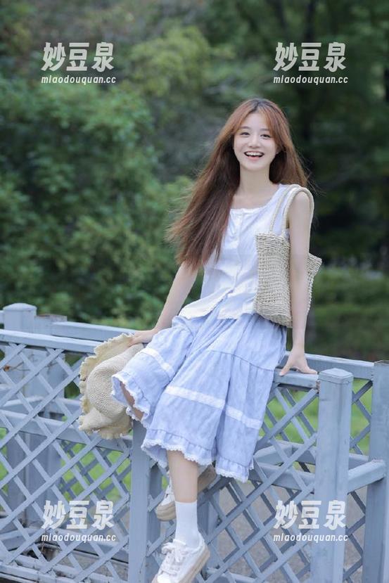 Xiuren秀人网 - 原图全公开！白琮瑗女仆全集，谁还不是个小宅女呢？.txt