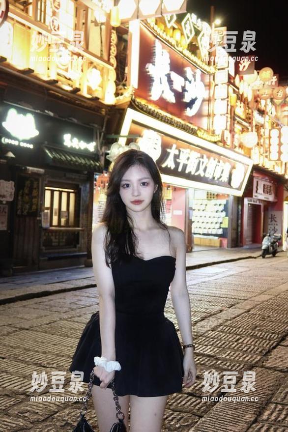Xiuren秀人网 - 白茹雪Abby最新写真集：校服青春的纯真与魅力探秘.txt