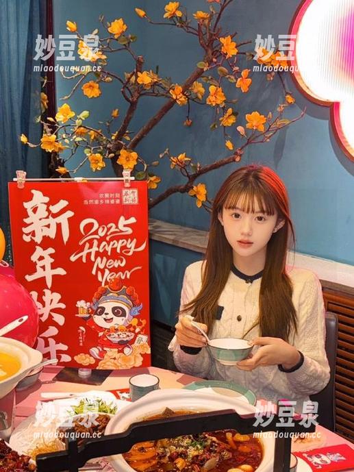 Xiuren秀人网 - 软糖爱喝奶的海边之行：专属原图记录美好瞬间，让心灵感受海洋的魅力.txt