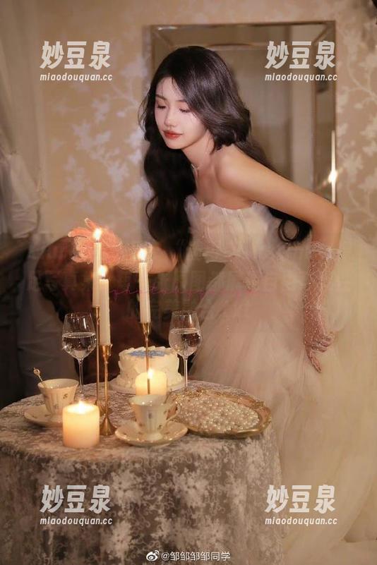 Xiuren秀人网-黄可Christine Xiuren秀人网 - “黄可Christine”裸足写真集:每一张原图都展现自由与灵性的完美融合.txt