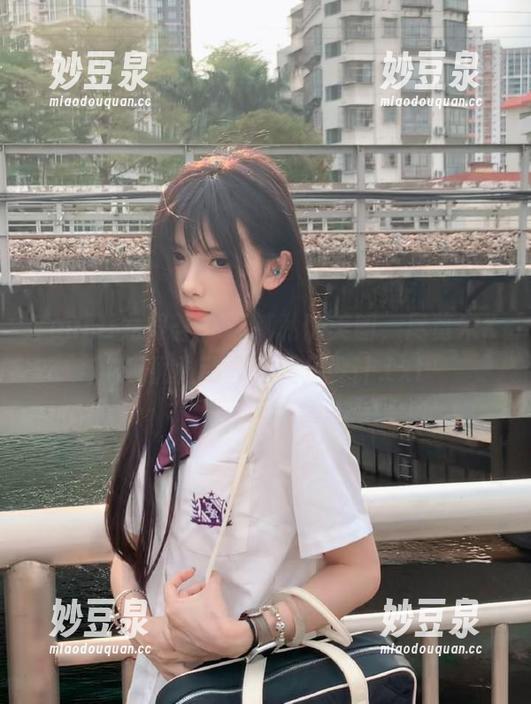 YouMi尤蜜荟 - 细腻私房美图，尽览宋KiKi优雅动人的美足设计.txt