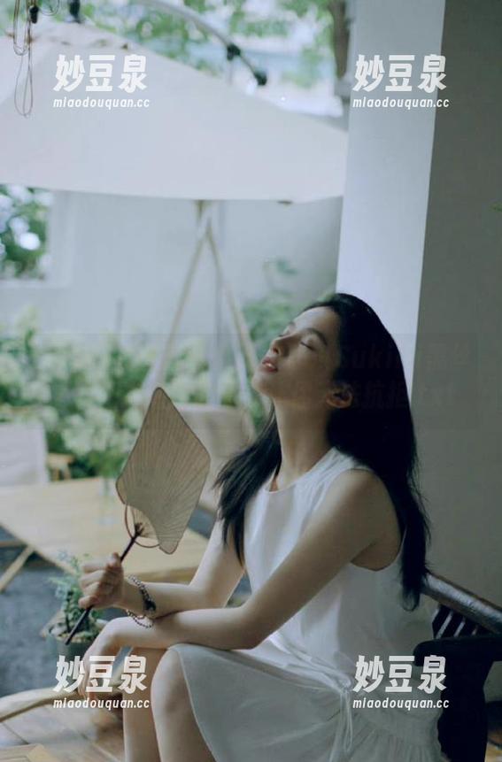 YouMi尤蜜荟 - 沉醉于思淇Sukiiii黑丝之美，这组作品图集让你无法抗拒.txt