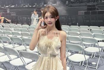 YouWu尤物馆 - 遇见悦儿Yuky：白丝写真全集带你走入她的多彩世界.txt