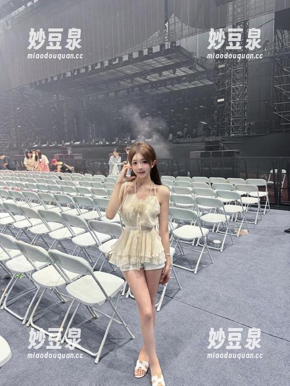 YouWu尤物馆 - 遇见悦儿Yuky：白丝写真全集带你走入她的多彩世界.txt