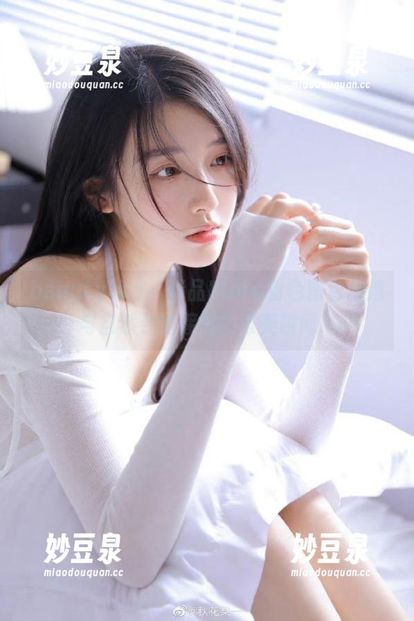beautyleg - 精品Flora粉色图包精选：与自然亲密接触的唯美瞬间.txt