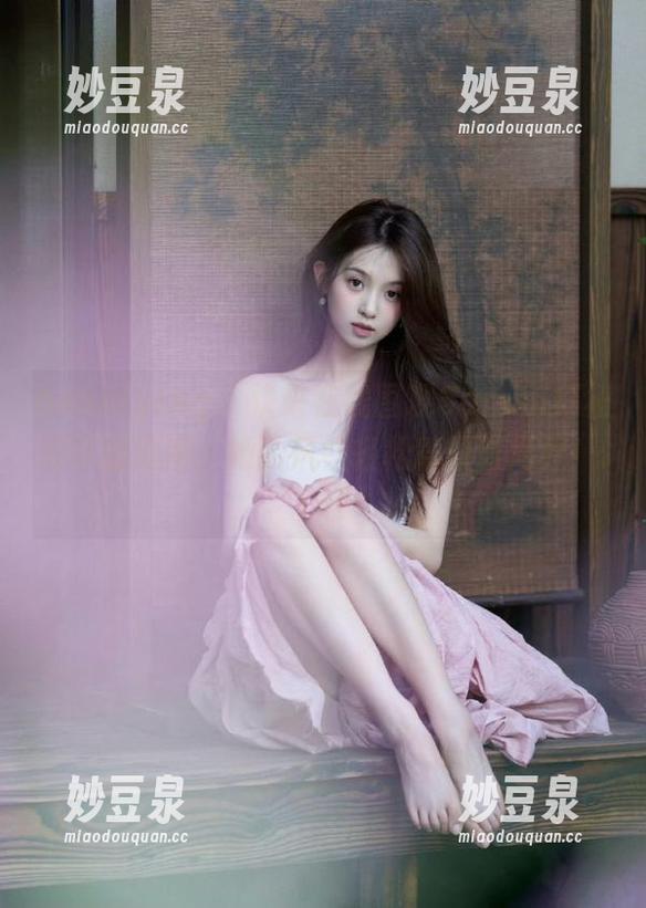beautyleg - 快来在线围观Sammi红裙的华丽原图，她的风格轻松驾驭时尚界！.txt