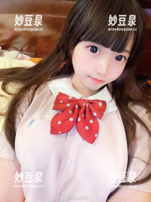 温暖的黄昏：eloise软软精选写真集带你感受柔和的日落之美.txt