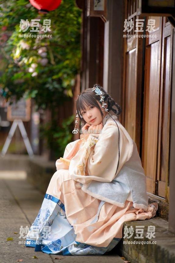 nyako喵子大魔王与爱宕婚纱：让人捧腹的写真照片合集.txt