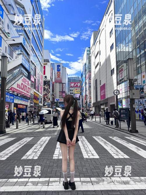 pans - 精美Kiki空姐高清图集，带你领略空中女性的无限魅力.txt