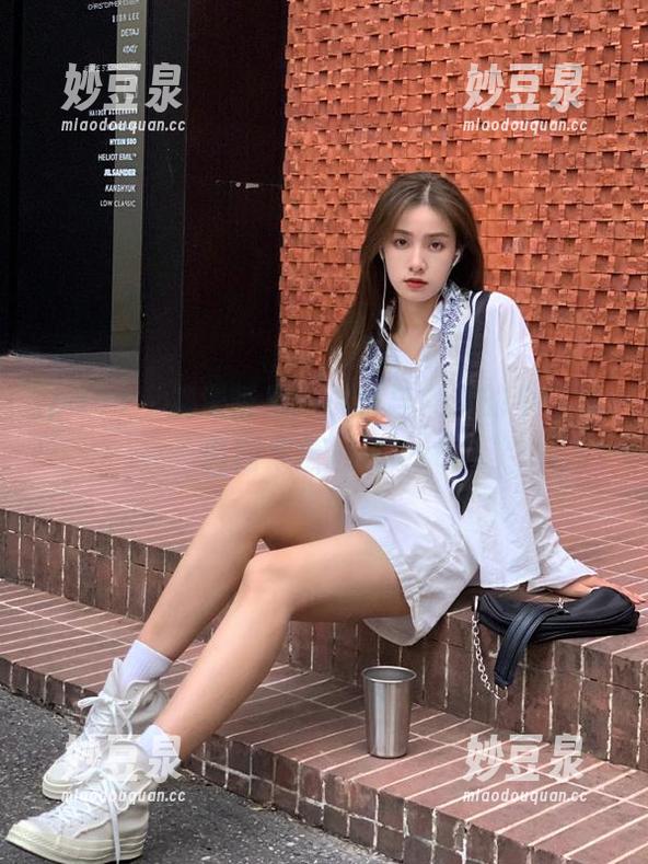pans - 浪漫瞬息：小小与女友的个性写真图集全揭秘.txt