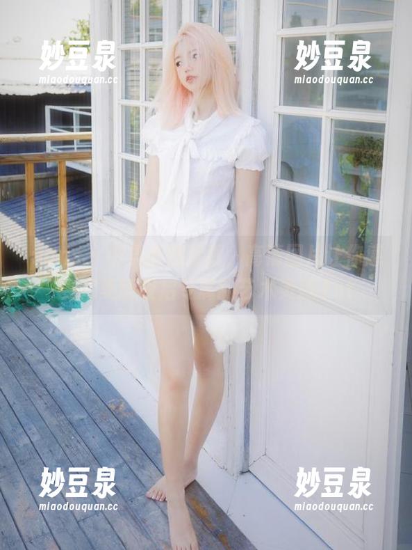 pans - 小柔美腿写真，高清图片让你感受完美版权后专属的艺术灵感.txt