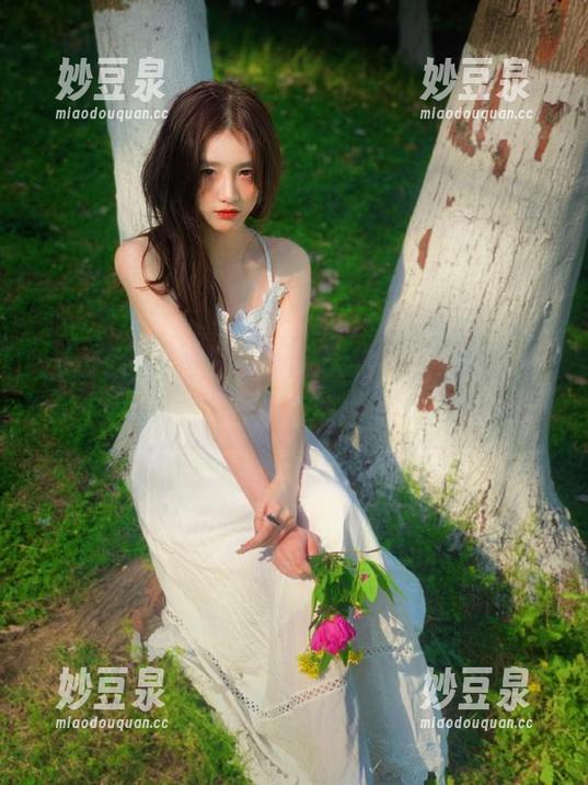 pans - 小青泳衣作品大赏，观看她独特的写真合集心动瞬间.txt