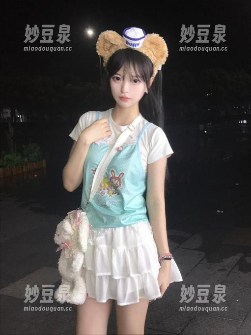 pans - 木木吊带写真美图合集：揭开岁月温柔的秘密与风情.txt