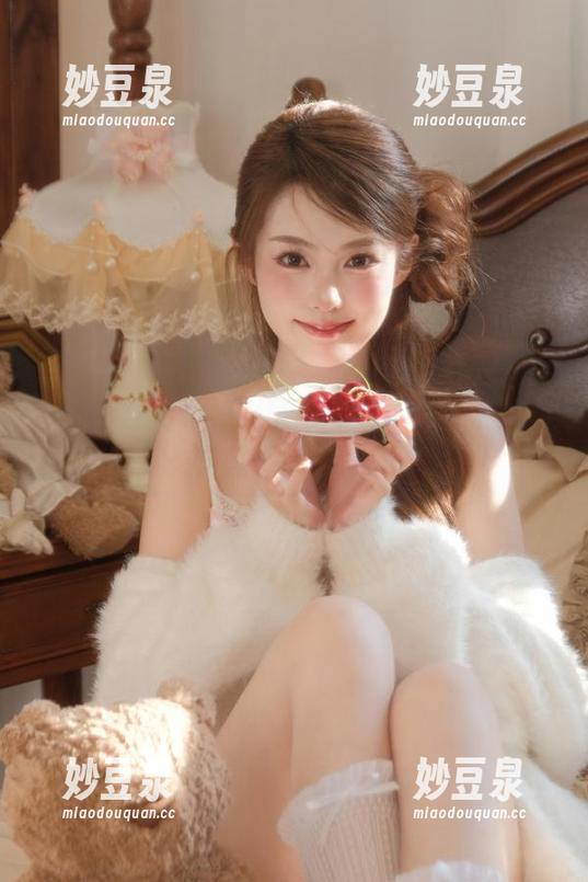 pans - 诗诗校服写真全集下载，感受她校园时光里的青春与热情！.txt