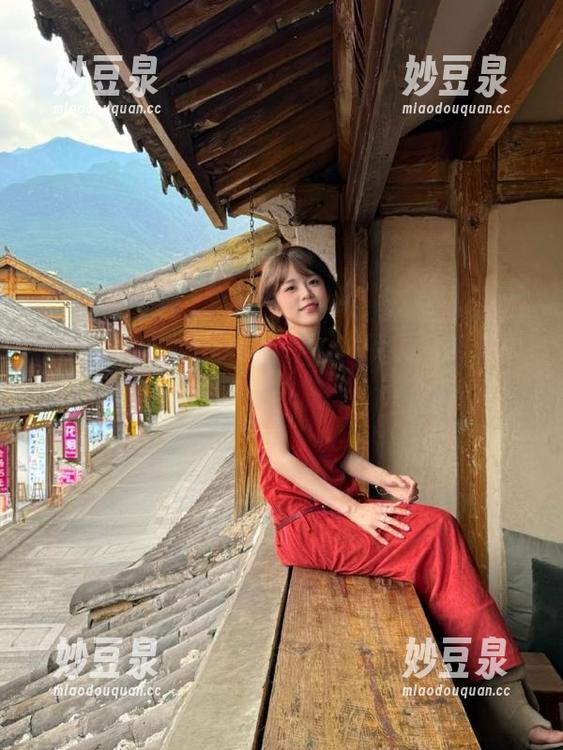 pans-锐锐 pans - 自嘲风格的私拍:锐锐吊带美图中的真实与搞笑.txt