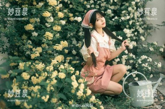 杂乱无章的居家生活，rua阮阮的少女套图分享告诉你：简单也可以优雅！.txt