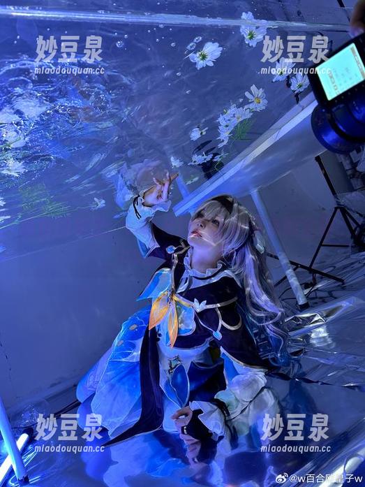 黑色的秘密：w百合欧皇子w带来的全新cos图包探秘.txt