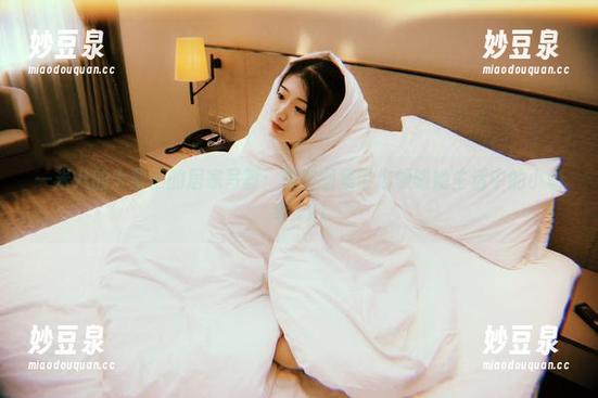 一米八的大梨子的居家写真：精选图集带你领略她生活中的小确幸.txt