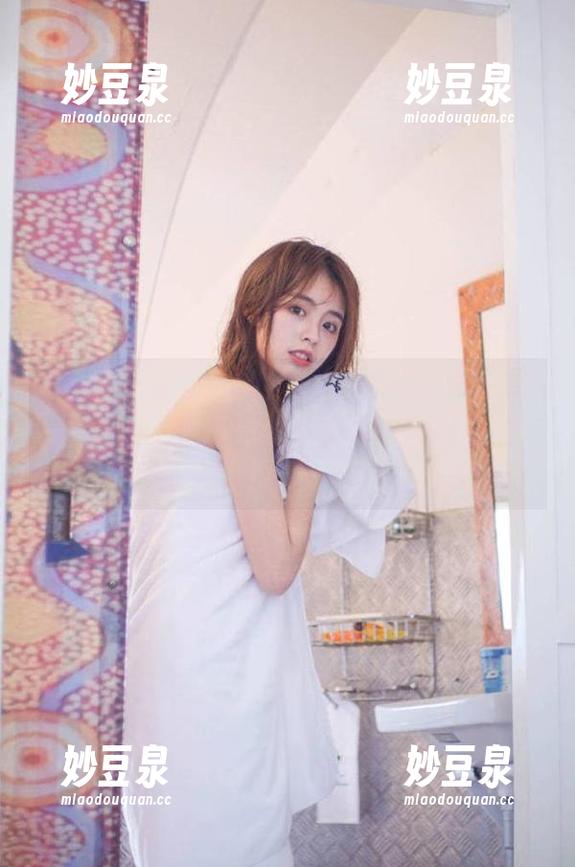 微密圈 - 不爱笑的赛琳校服主题图集全新上线，免费分享她的青春记忆与时尚风格！.txt