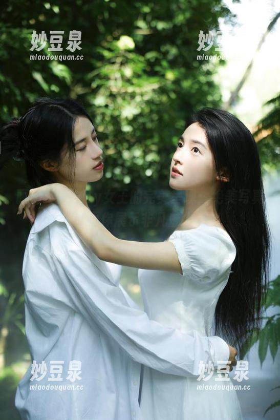 丽柜 - Amily女王的完美呈现：绝美写真合集为你展示非凡魅力.txt
