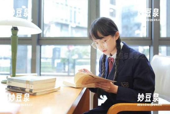 丽柜-可馨 丽柜 - 可馨与学姐的写真作品集:感受青春气息与灵动之美.txt