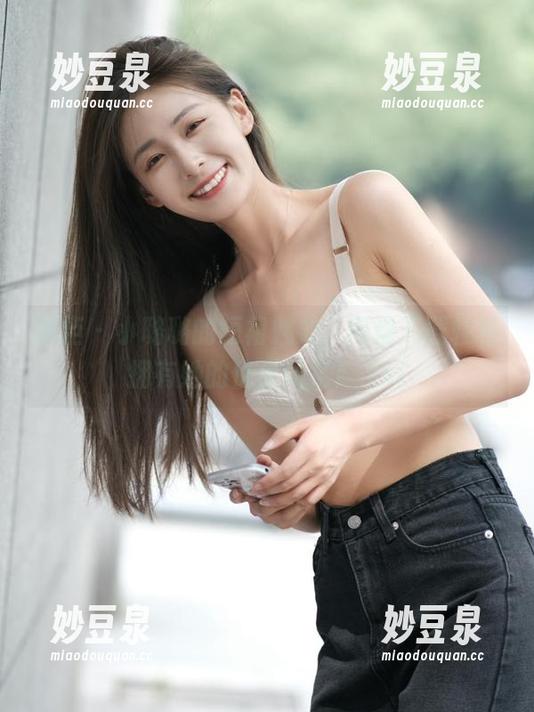 丽柜 - 小璐璐的短裙魅力，网盘下载轻松拥有她的优雅风范！.txt