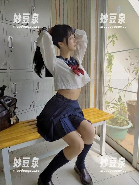 丽柜 - 心心的白衬衫，无圣光下的美图揭示纯粹与自然之美.txt