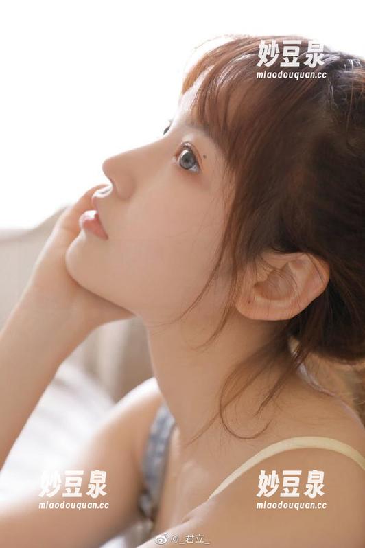丽柜-柒柒 丽柜 - 绝美泳池私拍,柒柒带来的独家写真资源全在这里.txt
