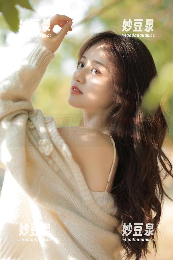 丽柜 - 透视美丽！潼潼白丝写真原图下载，让你感受不一样的魅力！.txt