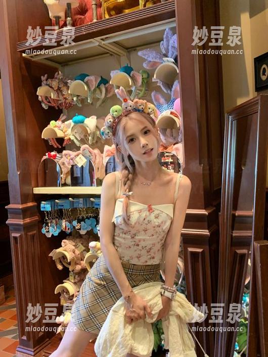 丽柜 - 追随英子，进入她的睡衣世界，免费图册等你来欣赏！.txt
