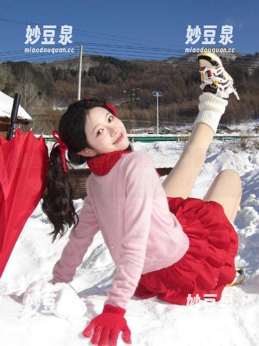 丽柜 - 透视“钟情”的美学：迷晴莲佣写真带来的视觉盛宴.txt