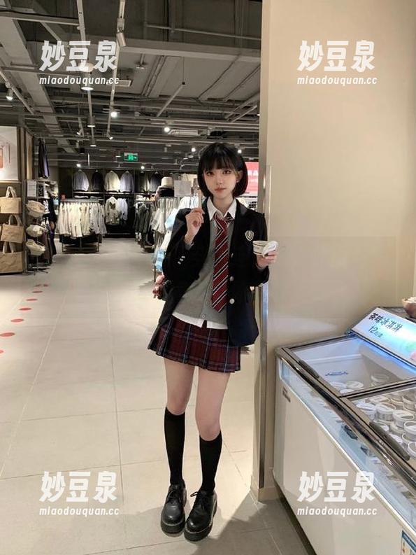丽柜 - 当“雪糕”穿上连体衣，原图与图包给你不同视觉体验！.txt