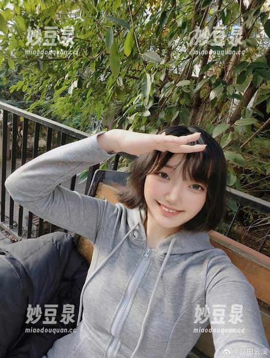 云溪溪奶桃 观看云溪溪奶桃的新作油亮写真,感受她与光的亲密对话.txt