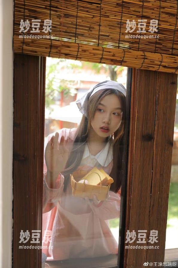 今汐 观看今汐的OL制服作品,感受那种只属于职场女神的无限魅力.txt