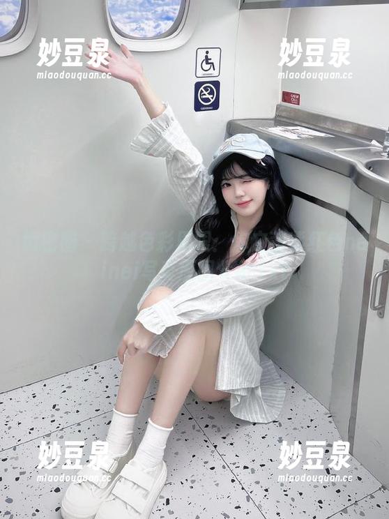 微密圈 - 跨越色彩界限：你文茜紫红色neinei写真原图分析.txt