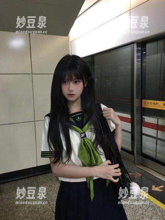 微密圈 - 俏妞t镂空写真，原图展示了每一个细节的艺术与情感韵律.txt