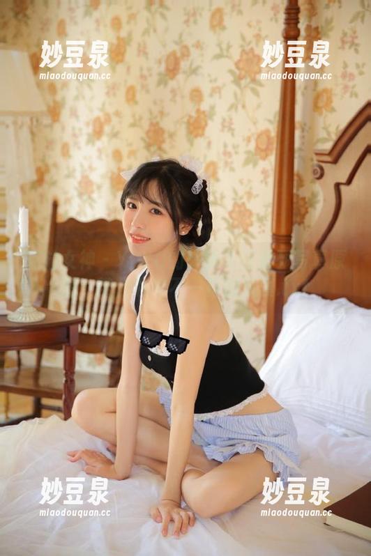 克拉女神 - YOYO的高耸入云系列写真原图，带你领略不一样的风景.txt