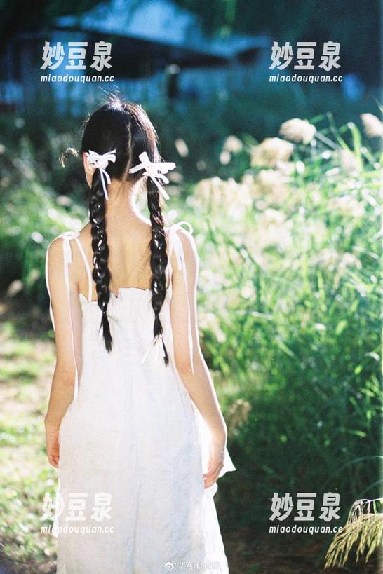 克拉女神 - 透过浴缸看佳莹的魅力，福利原图抢先奉上！.txt