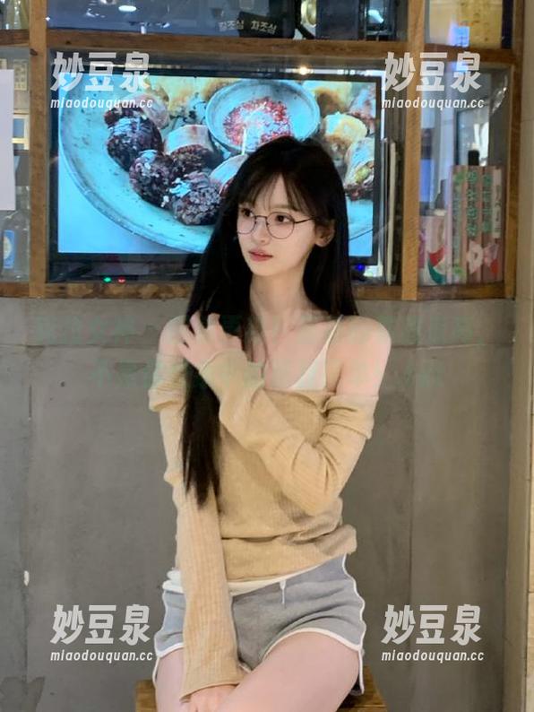 克拉女神-嘉萌 克拉女神 - 图集更新!嘉萌的素雅凉高,不是你想象中的那样简单!.txt
