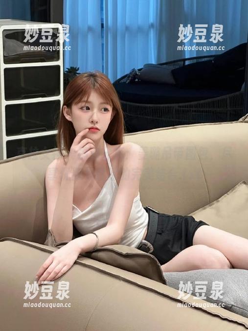 克拉女神 - 福利分享：姜璐吊带图包，尽享优雅与性感的完美结合.txt