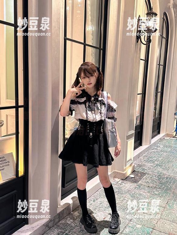 克拉女神 - 这一季只需“熙妍”全套皮衣写真图片，轻松get时尚秘诀，走在潮流前沿！.txt