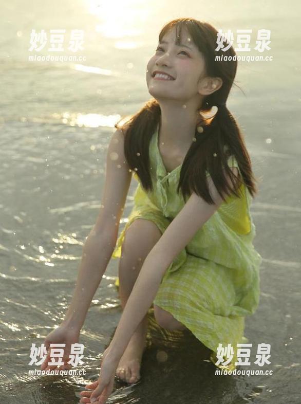 克拉女神 - 百琳梦幻花系写真合集：让花朵与笑容一起绽放的时光.txt