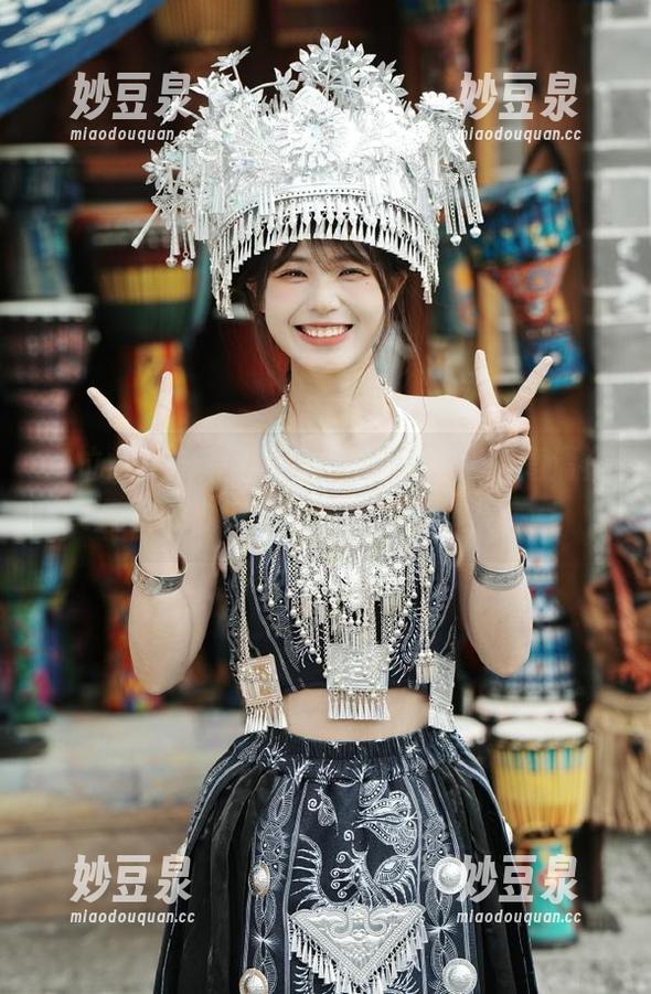 克拉女神 - 菲菲白丝写真套图，超高清资源呈现，绝美瞬间不容错过！.txt